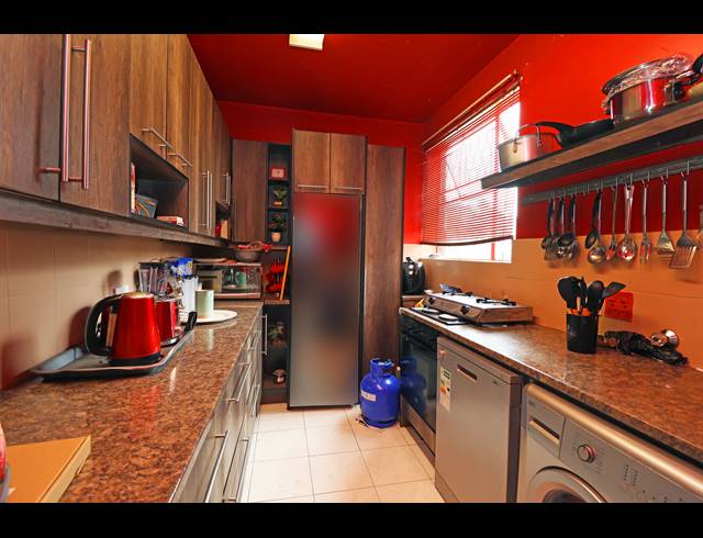 2 BEDROOM APARTMENT FOR SALE IN KEW